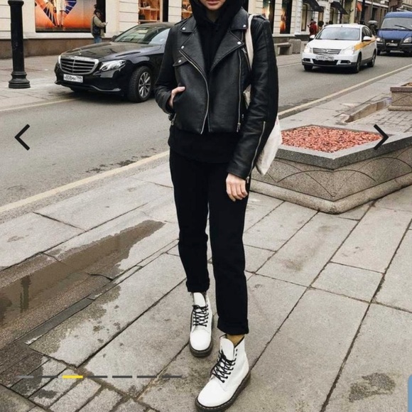 Dr Martens Zavala 8 eyelet boots - Picture 4 of 4